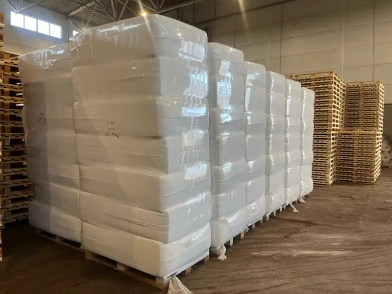 Small bales, 225 – 300 liters placed on the pallets Small bales, 225 – 300 liters placed on the pallets